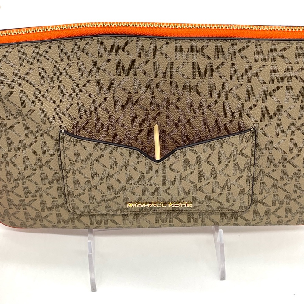 MICHAEL KORS JET SET ITEM LG 2 in
1 CARD CASE & WRISTLET - Picture 10 of 11